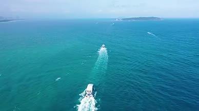 4k航拍三亚蜈支洲岛海上航行的客轮视频的预览图